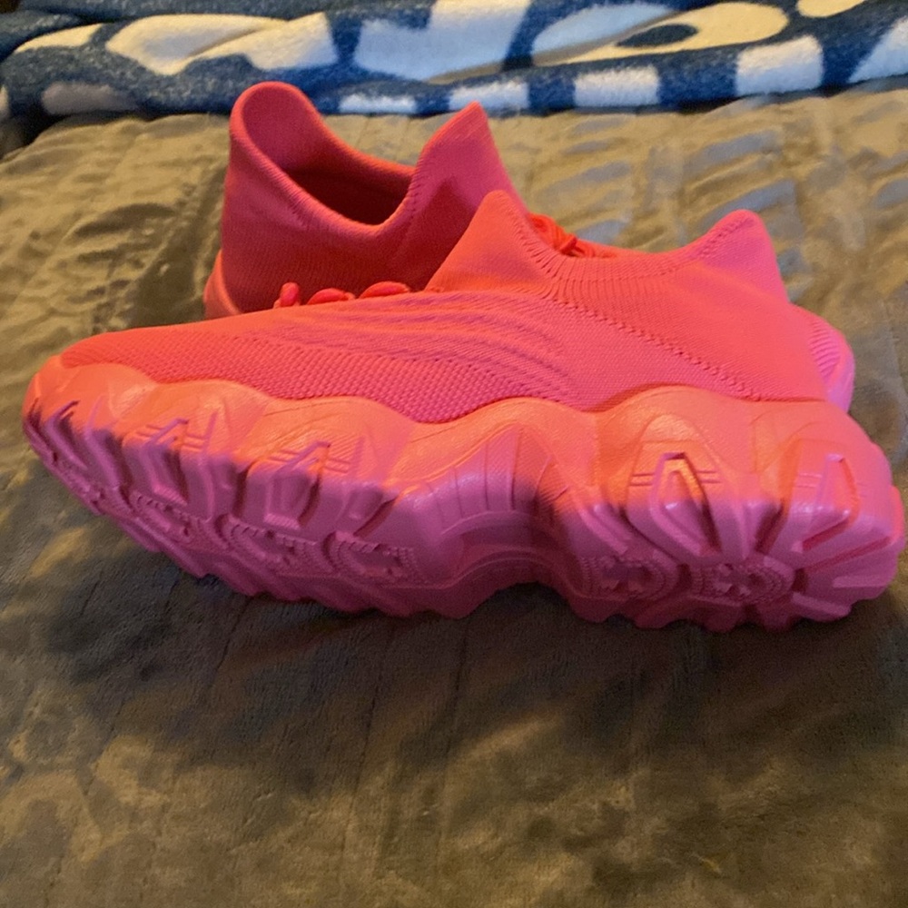 Hot pink sneakers - Picture 4 of 5